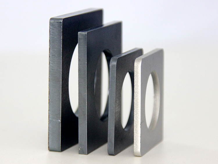 激光切割机工作原理(图1) 光纤激光切割机