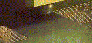 激光切割机工作原理(图3) 光纤激光切割机动图